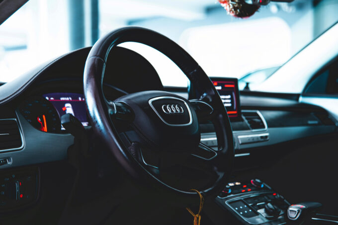 Jindřichohradecko – Audi smetlo traktor a řidiče transportoval vrtulník 14