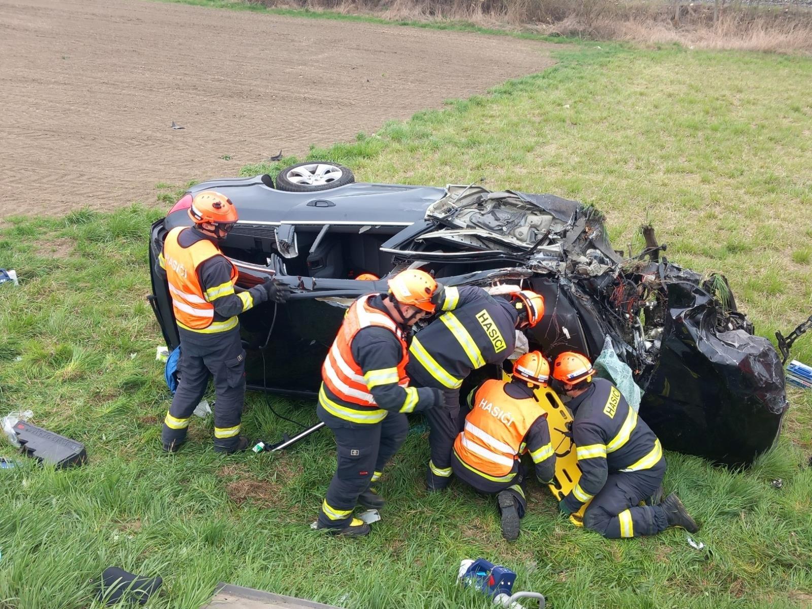 I/50 Bučovice – Nehoda kamionu a osobního auta uzavřela hlavní tah na Uherské Hradiště