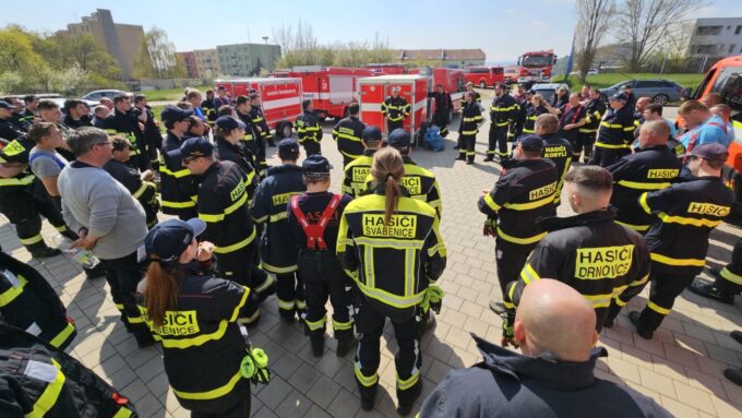 Brno – Dobrovolní hasiči trénovali proti povodním a čerpali Svratku 10