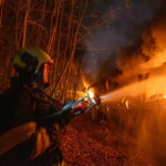 Karvinsko – Požár v průmyslové hale zranil dvě osoby 8