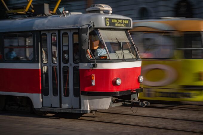 Brno – Recidivista na Cejlu okradl dítě v tramvaji. Soud ho poslal obratem do vězení 14