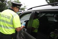 Brno – Řidič pod vlivem drog při útěku před policií vytlačoval auta a skončil ve vazbě 14