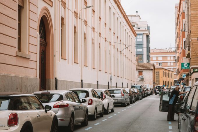 Chropyně – Opilá řidička Mercedesu zdemolovala pět vozidel 10